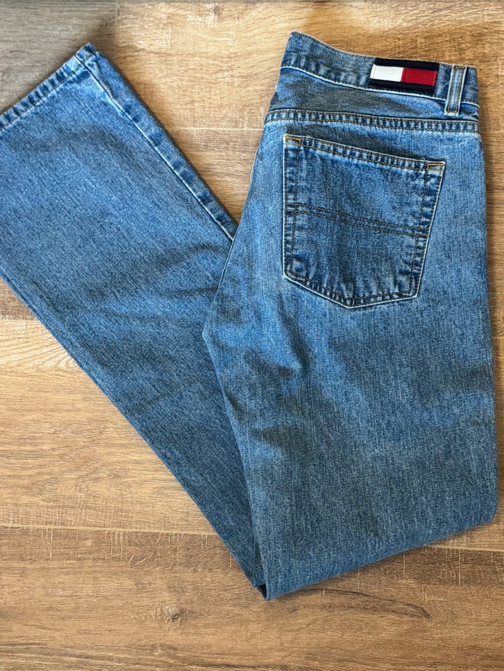 Tommy Hilfiger Classic Mid-Blue Straight Leg Jeans 2002 vintage jeans hip
